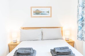 Iron/ironing board, WiFi, bed sheets - Riverside View, 5 Elm Court, Elliott Park (Keswick)