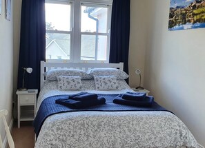 Iron/ironing board, WiFi, bed sheets - Skiddaw, 20 Greta Grove House (Keswick)