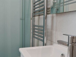 Hair dryer, towels - 9 Greta Grove House, Elliott Park (Keswick)