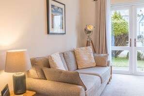 Living area - Lilac Cottage, 17 Elm Court, Keswick (Keswick)