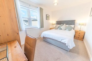 Iron/ironing board, WiFi, bed sheets, wheelchair access - Lilac Cottage, 17 Elm Court, Keswick (Keswick)