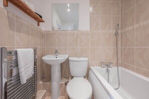 Hair dryer, towels - Chaucer Apartment, 9 Chaucer House Apartments (Keswick)