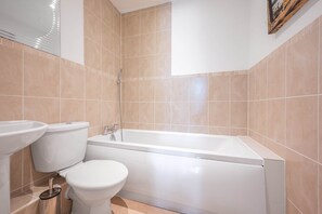 Hair dryer, towels - Chaucer Apartment, 9 Chaucer House Apartments (Keswick)
