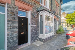 Exterior detail - Hazelgrove, 4 Ratcliffe Place (Keswick)