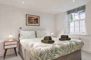 1 bedroom, iron/ironing board, WiFi, bed sheets - Chaucer Retreat, 3 Chaucer House Apartments (Keswick)
