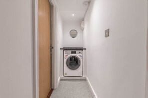 Interior - Chaucer Retreat, 3 Chaucer House Apartments (Keswick)