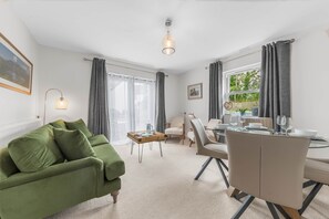 TV - Derwent Cottage, 2 Elm Court (Keswick)