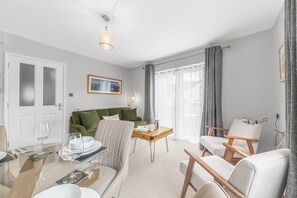 TV - Derwent Cottage, 2 Elm Court (Keswick)