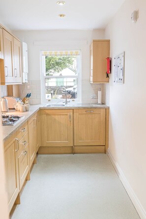 Fridge, microwave, oven, stovetop - Latrigg View, 12 Greta Grove House (Keswick)