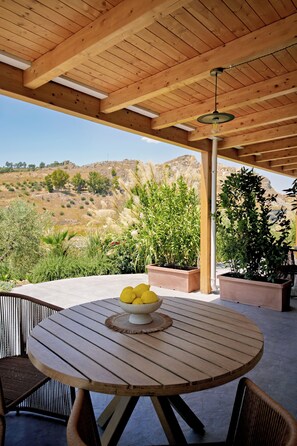 Outdoor dining - ACQUA PETRA Pool Villa & Suites - Coral Suite (Sicilia)