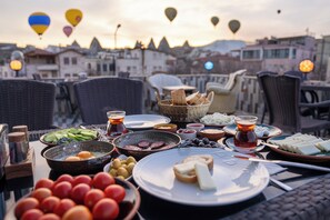 تناول الطعام بالخارج