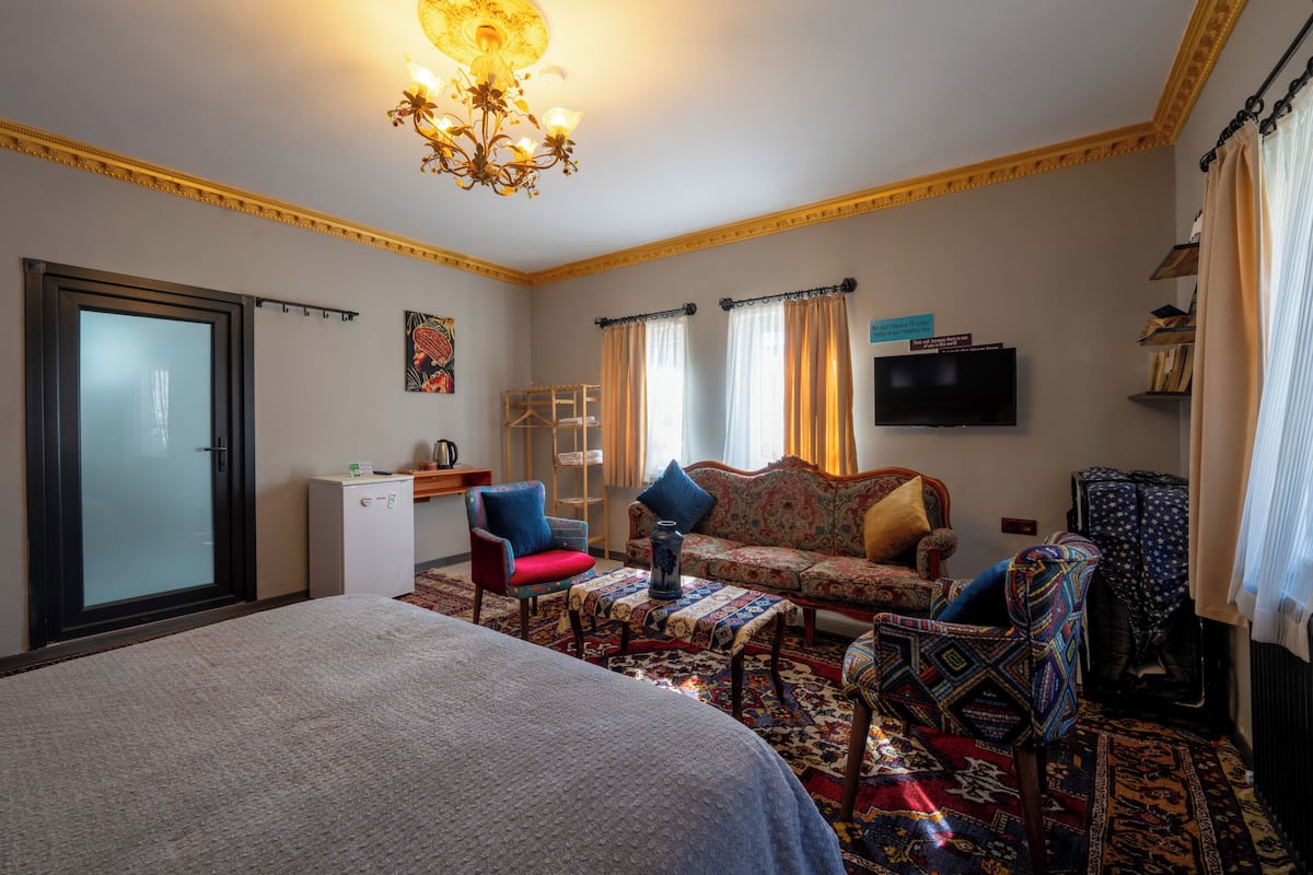 Kolmen hengen junior-huone, näköala puutarhaan