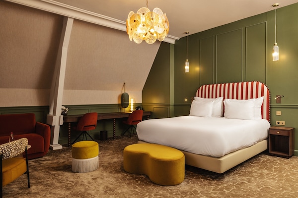 Free minibar, laptop workspace, soundproofing