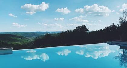 Luxury Secluded Chateau With Pool and hot tub