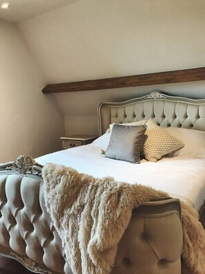 5 bedrooms, Internet - Luxury Secluded Chateau With Pool and hot tub (Beynac-et-Cazenac)