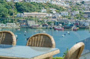 Room - Entire Victorian Schoolhouse With hot tub and Harbour Views (Fowey)
