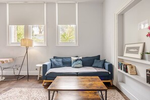 Room - Converted Flat in Amazing Converted Schoolhouse Near Fowey Harbour (Fowey)