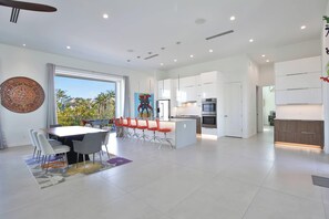 Interior - Luxury Siesta Key Retreat 4BR/4BA Private Coastal Escape Near Beach & Shops (Siesta Key)