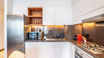 Luxury Apartment, Balcony, City View | Private kitchen