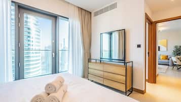 Luxury-Apartment, Balkon, Stadtblick | Bügeleisen/Bügelbrett, kostenloses WLAN