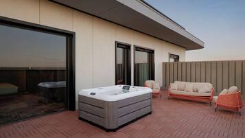 Executive Suite, 1 King Bed with Sofa bed | Terrace/patio