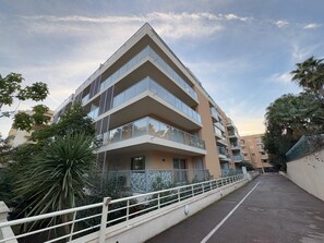 Exterior - T3 Neuf à 300 m des Plages - Garage, Terrace and Air Conditioning (Antibes)