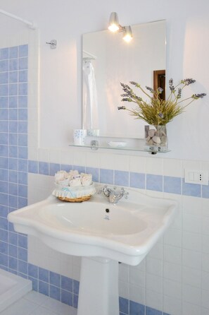 Panoramic Apartment | Bathroom