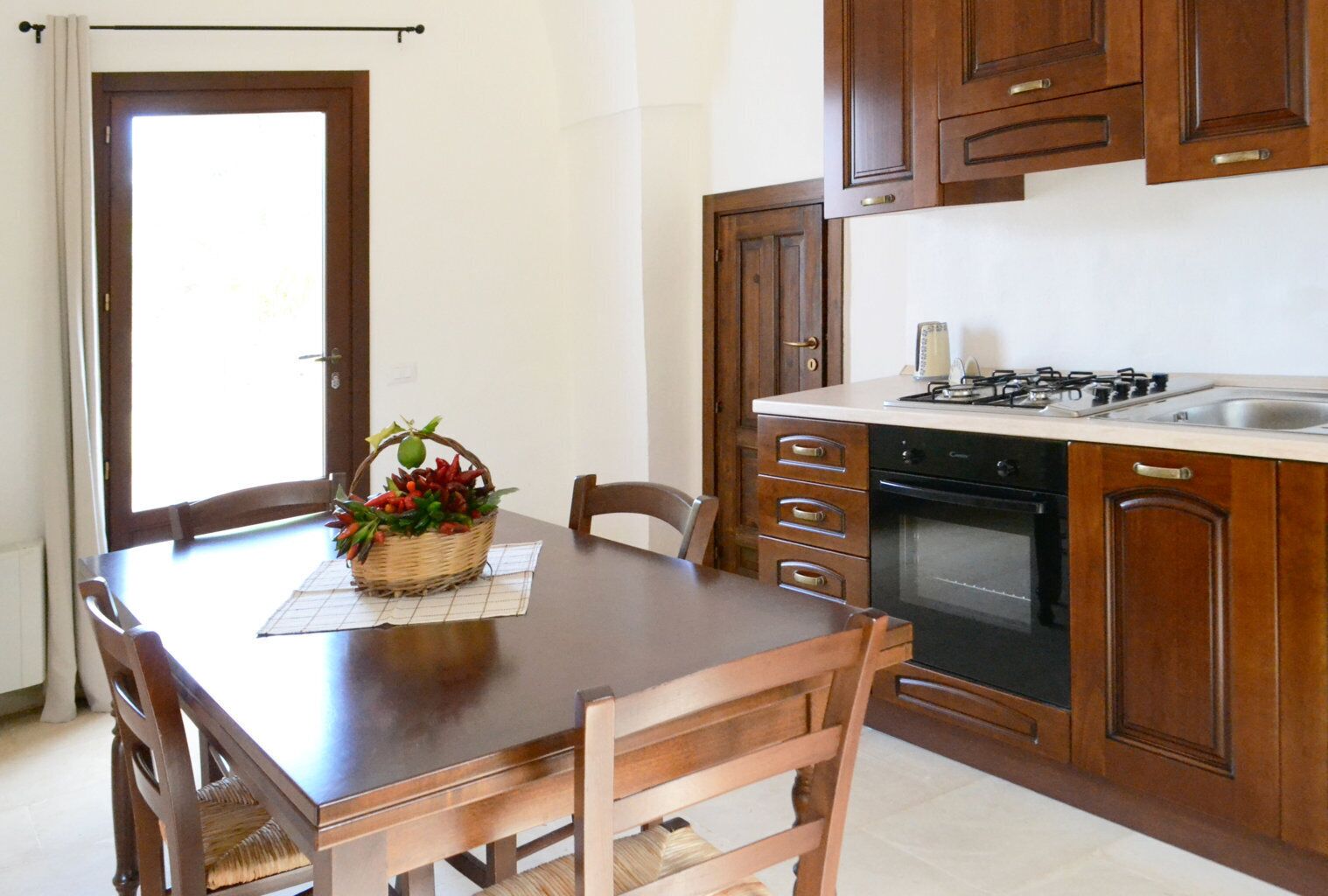 Apartemen Comfort, pemandangan kebun | Dapur pribadi | Lemari es besar