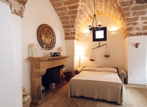 Grand Studio | Iron/ironing board, free WiFi, bed sheets - Masseria Tenuta Afra (Squinzano)