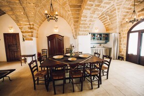Grand Studio | Private kitchen | Full-size fridge