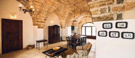 Estudio Grand | Área de sala de estar