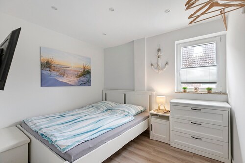 Apartment "FeWo4" with Private Terrace and Wi-Fi