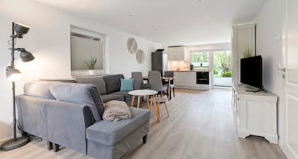 Apartment "FeWo4" with Private Terrace and Wi-Fi