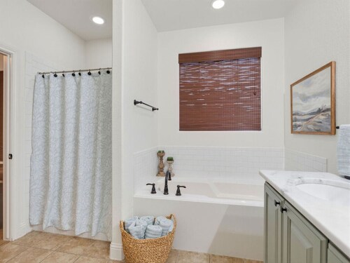 Emily House | 3 King Beds | Pet Friendly