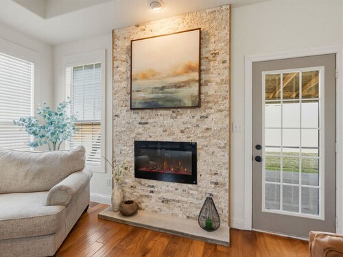 Emily House | 3 King Beds | Pet Friendly