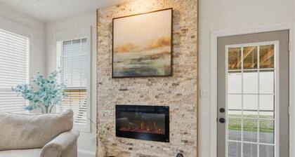 Emily House | 3 King Beds | Pet Friendly