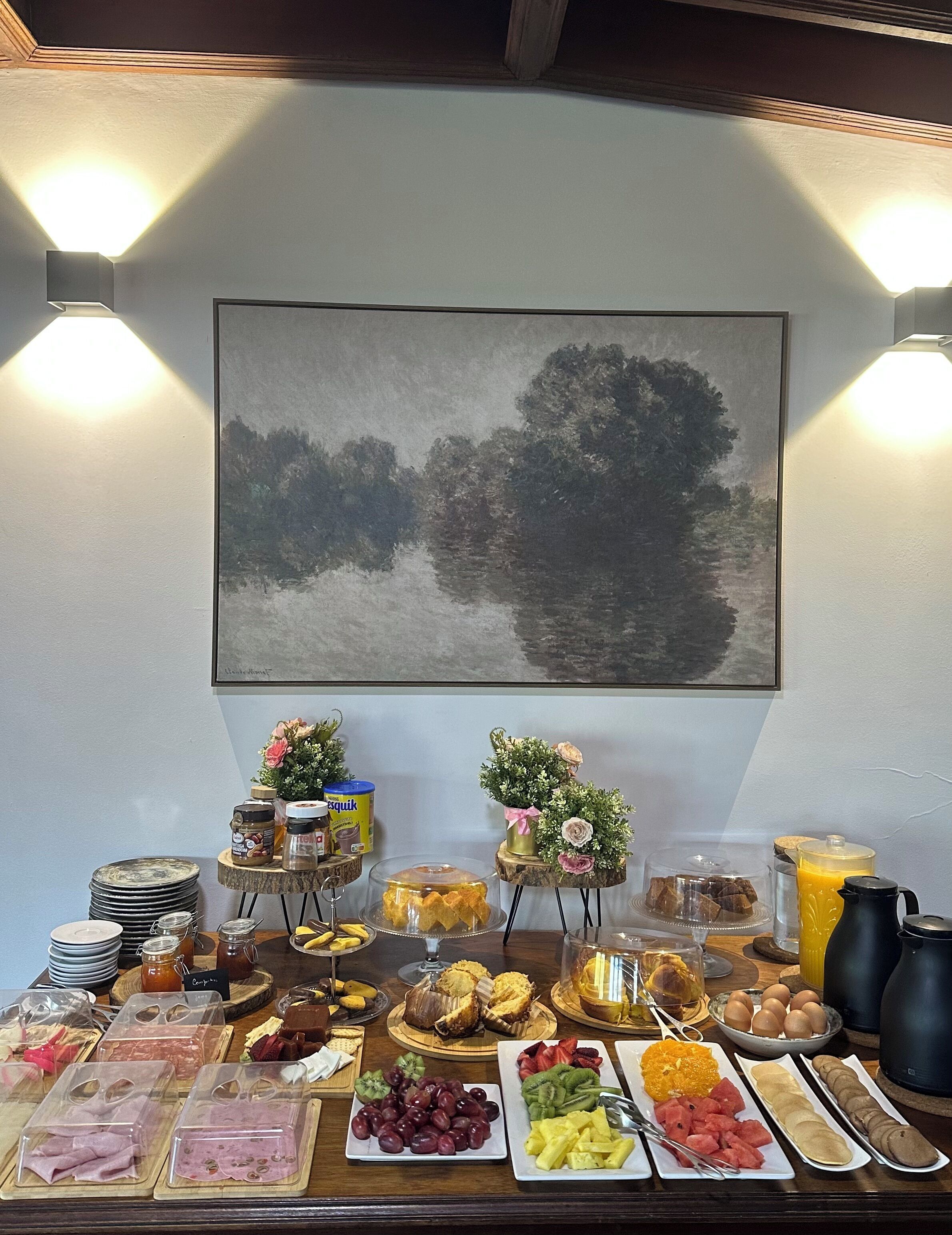 Free daily continental breakfast