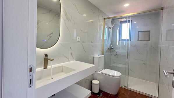 Deluxe Double Room, 1 King Bed, Pets Not Allowed, Poolside | Bathroom - Private Douro - Quinta das Susandas (Baiao)