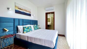 Hypo-allergenic bedding, minibar, individually decorated