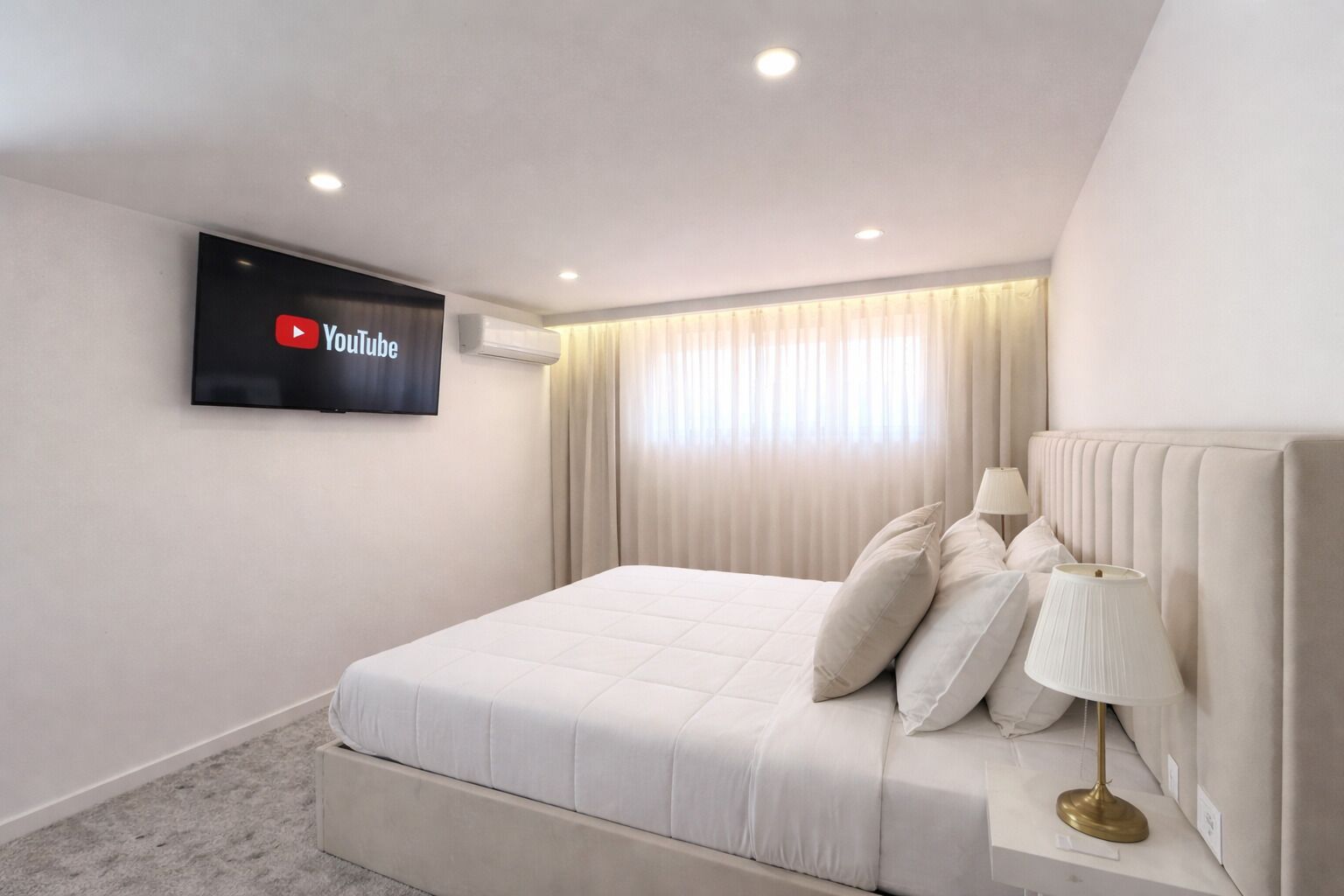 Deluxe Double Room, 1 King Bed, Pets Not Allowed, Poolside