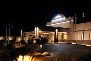 Exterior - Howard Johnson Hotel & Spa Bahía Blanca (Bahía Blanca)