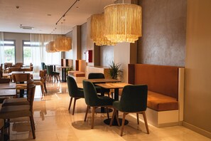 Dining - Howard Johnson Hotel & Spa Bahía Blanca (Bahía Blanca)