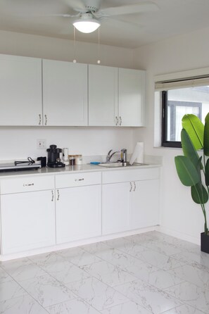 Private kitchen - Cozy Studio Near Hard Rock Stadium (Miami)