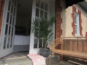Terrace/patio - Your Kansas City World Cup Base – Walkable, Private, BUDGET June 12-July 13 only (Kansas City)