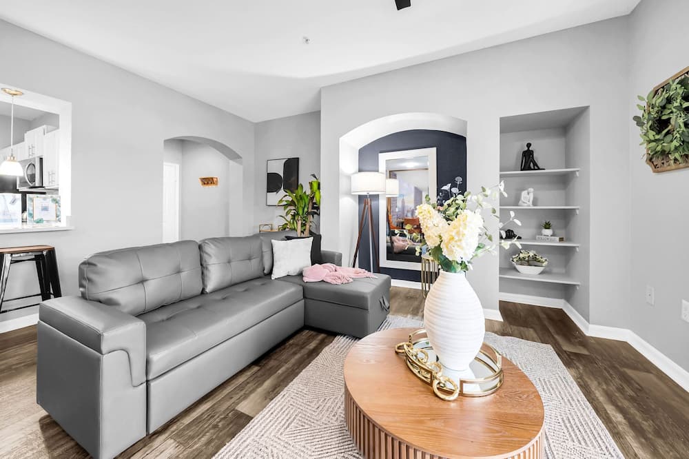 Modern 2BR Pool Gym Pet-friendly 12