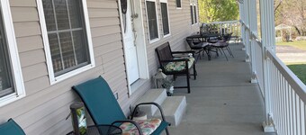 Spring River Retreat/Walk to River/Fire PIt/Quiet Location