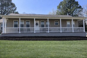 Exterior - Spring River Retreat/Walk to River/Fire PIt/Quiet Location (Mammoth Spring)