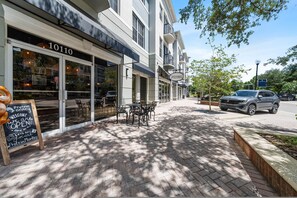 Apartment, Accessible - Stylish 2BR 2BA w Pool Gym Near Airport 3 (Tampa)