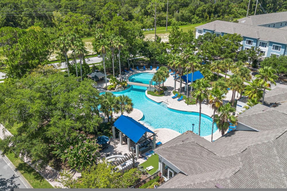 Stylish 2BR 2BA w Pool Gym Near Airport 3