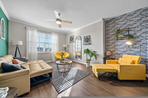 Apartment - Spacious 3BR 2BA w Pool Gym Near Airport 4 (Tampa)